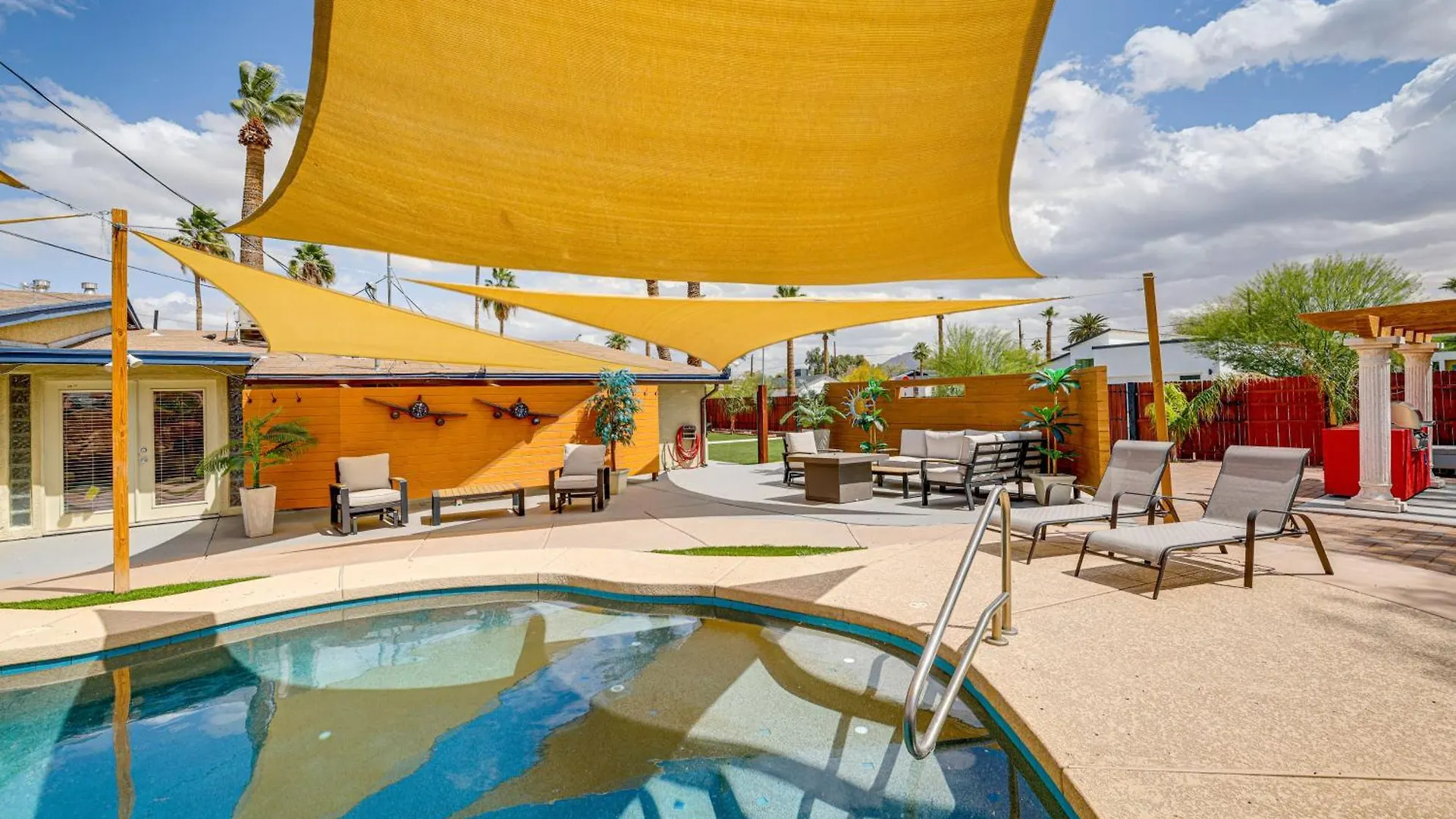 5 Mi To Phoenix Zoo Poolside Paradise!